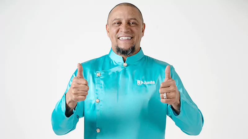 Hình ảnh về sự kiện hợp tác Roberto Carlos với OKVIP